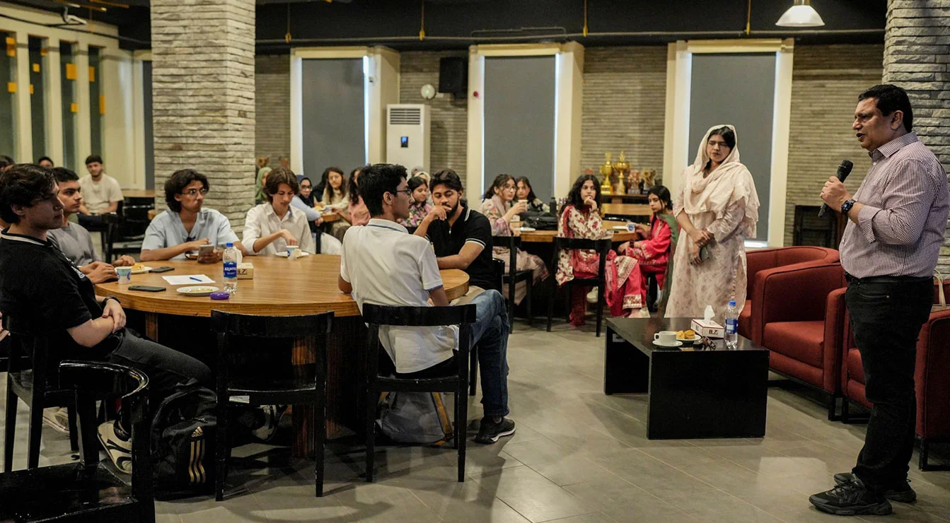 Students Engage with Dean SMCS at Dean's Nashta
