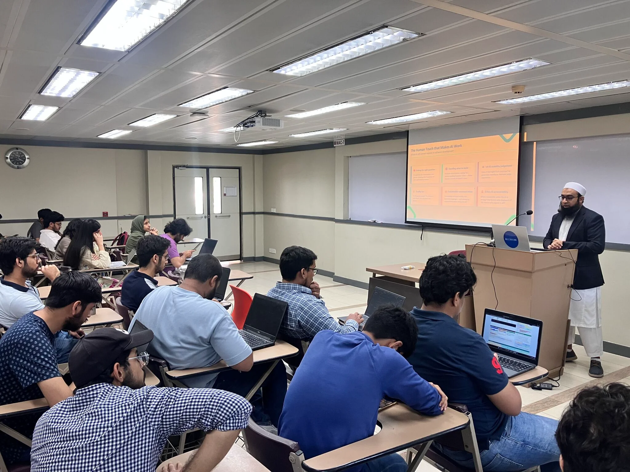 The School of Mathematic & Computer Science organized a workshop on GenAI & Prompt Engineering